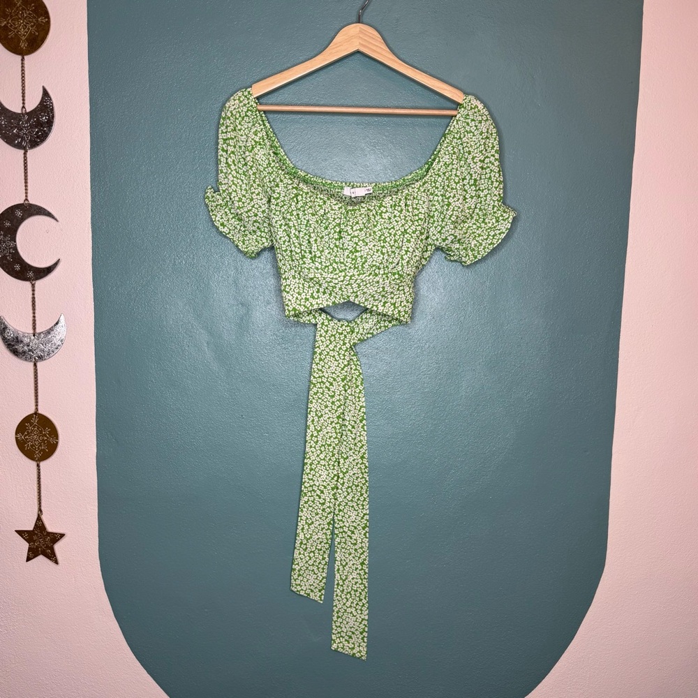 LUSH Green Floral Small Tie-Back
Top - Puff Sleeve Top